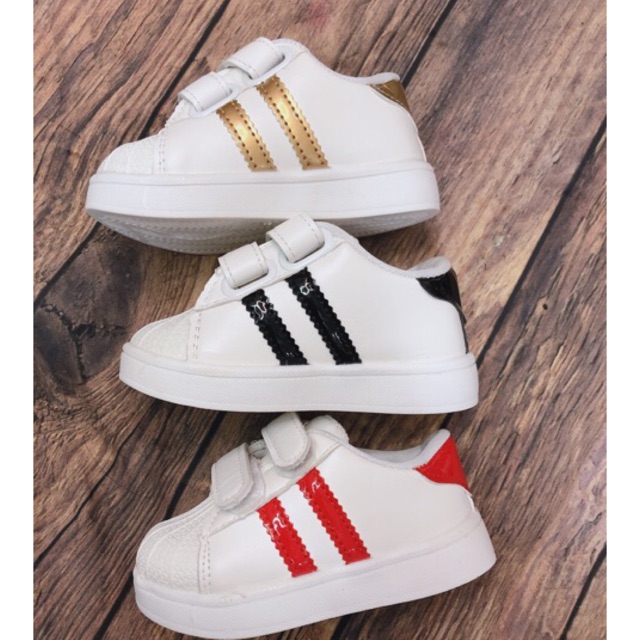 Giày thể thao 2 sọc kẻ