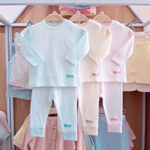 Bộ quần áo dài dài tay thu đông chui cổ cúc cài vai vải cotton 2 lớp lullaby cho bé