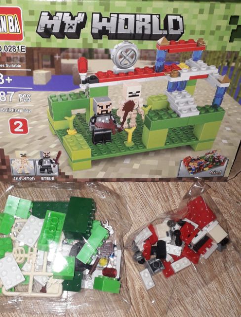 Lắp ráp 1 hộp LegoMinecraft MyWord 0281E có nhiều chi tiết bằng nhựa ABS