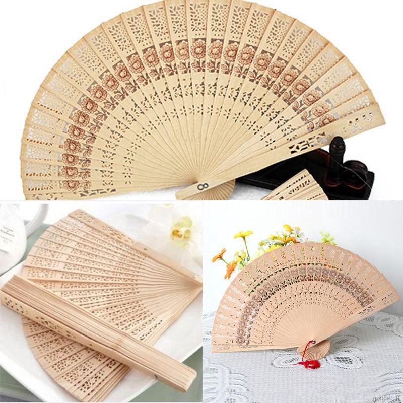Quạt gỗ cầm tay thiết kế phối hoạ tiết khắc sang trọng