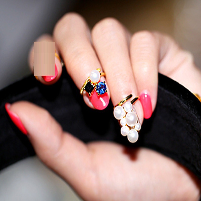 Nhẫn đeo mắc ngoài đính đá A093