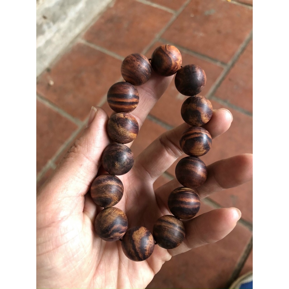 Vòng tay gỗ sưa đỏ bắc bộ hàng vân đẹp đủ size từ 10 đến 20 li