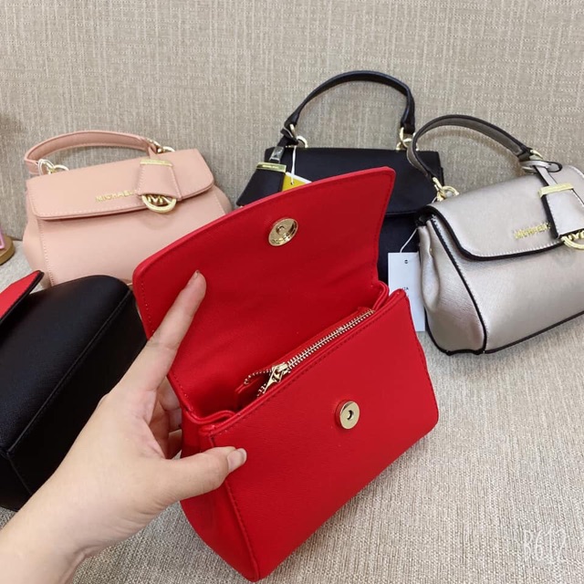 ❤❤❤❤Siêu phẩm Mk vẫn về đủ màu nhé !  Hàng chuẩn đét . Nét căng chỉ . Sz 20cm    • da xước , ko bắt bẩn , bụi .