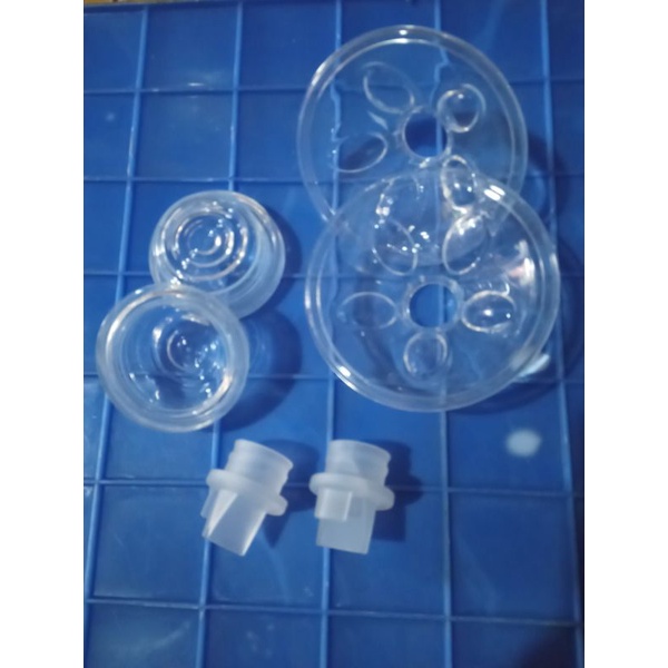 Phụ kiện  đầy đủ của Máy Hút Sữa Felix