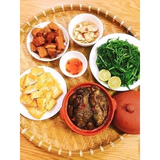 Cá diếc kho niêu