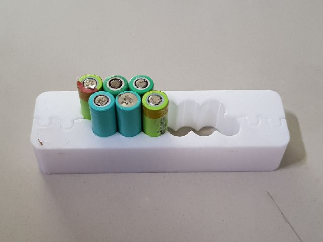 Khuôn đóng cell pin 18650 . Khuôn có thể tháo lắp đơn giản để phù hợp với nhu cầu sử dụng.