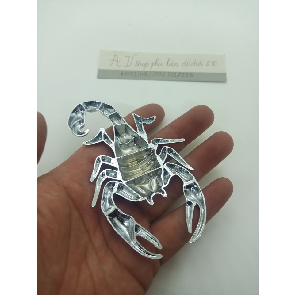 miếng dán bọ cạp bằng kim loại nguyên khối đã có miếng dán đi kèm