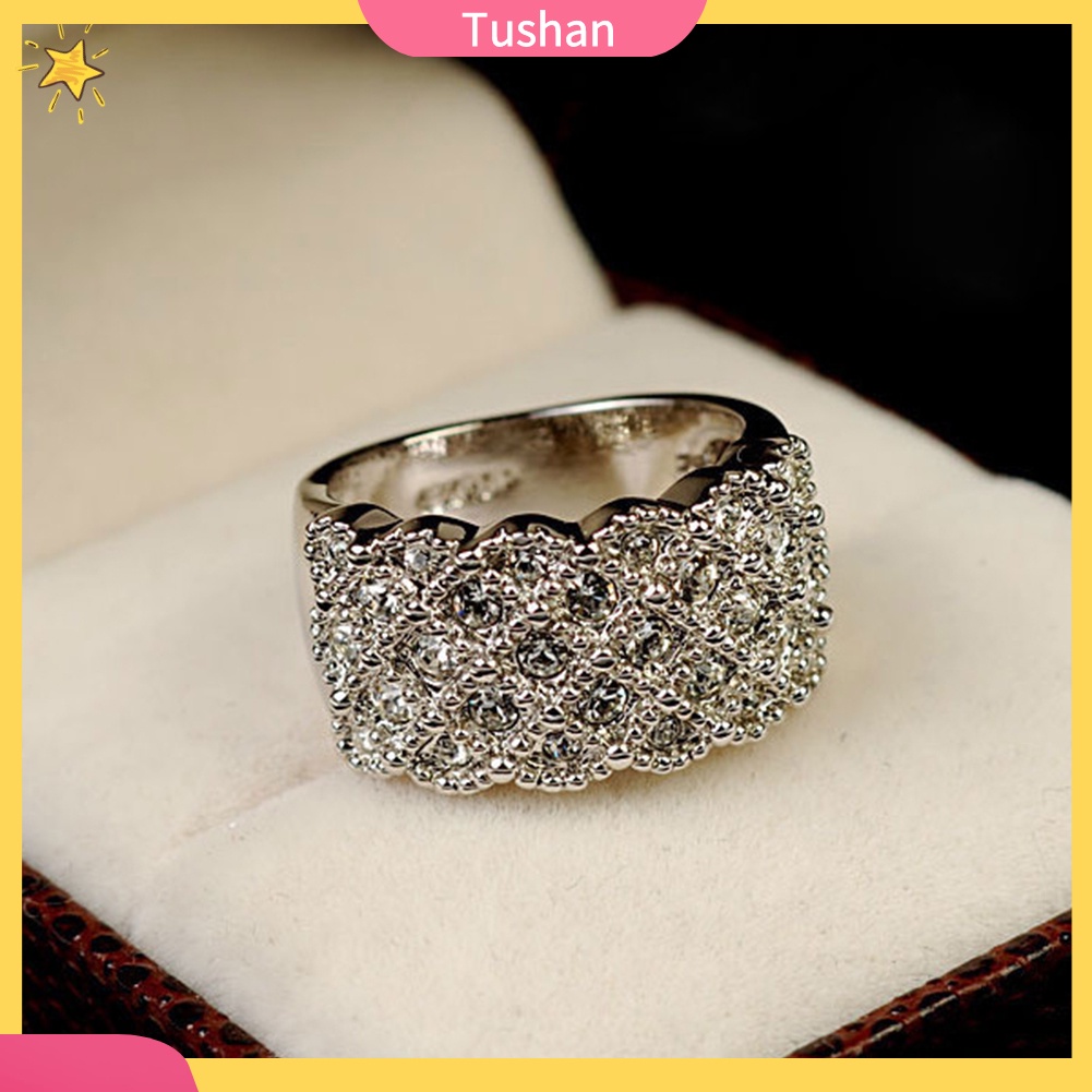 Nhẫn Đính Hôn Đính Đá Sang Trọng