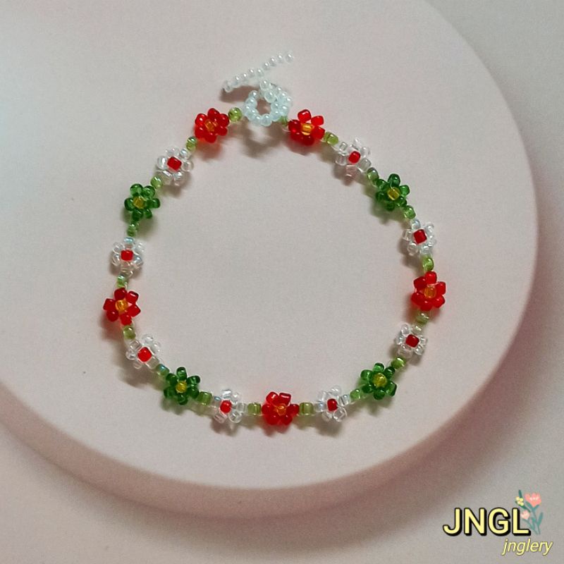 Vòng tay hạt cườm kết hoa nhí màu đỏ | beaded flower bracelet