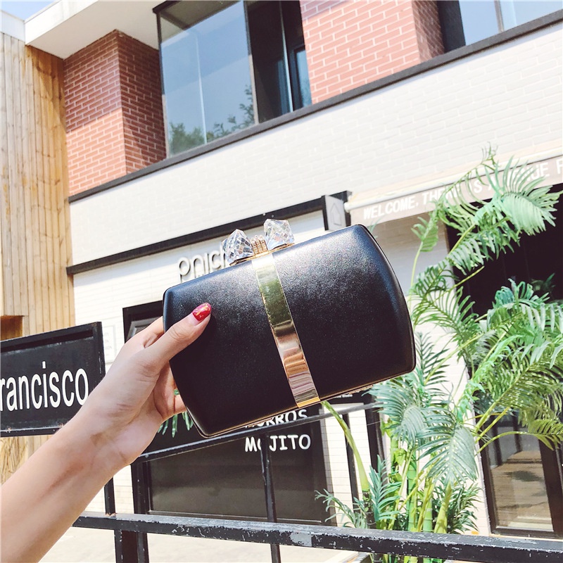 Ví Cầm Tay Đính Đá Thời Trang Dành Cho Nữ