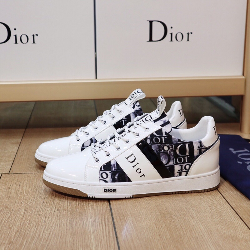 Giày sneaker nam Dior thiết kế mới lớp da bò trên lớp lót da cừu mềm mại on logo thương hiệu