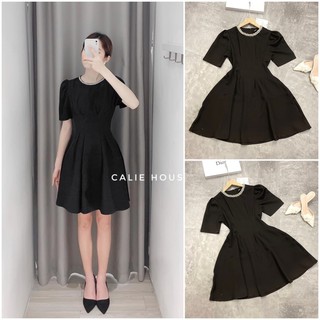 Đầm xòe phối cổ viền ly eo màu đen thiết kế