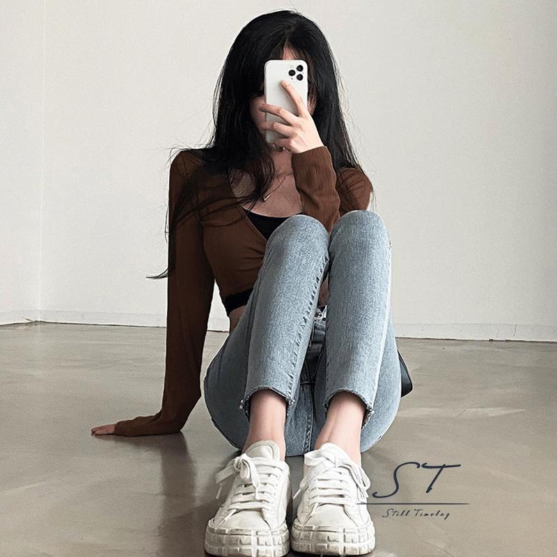 Bộ Áo Croptop Hai Dây Màu Trơn 2 Dây + Áo Sơ Mi Tay Dài Cổ Chữ U Sâu CY03