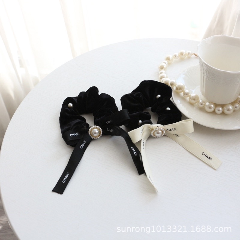 Dây cột tóc c.h.a.n.e.I đính hạt và mặt đá sang chảnh C19