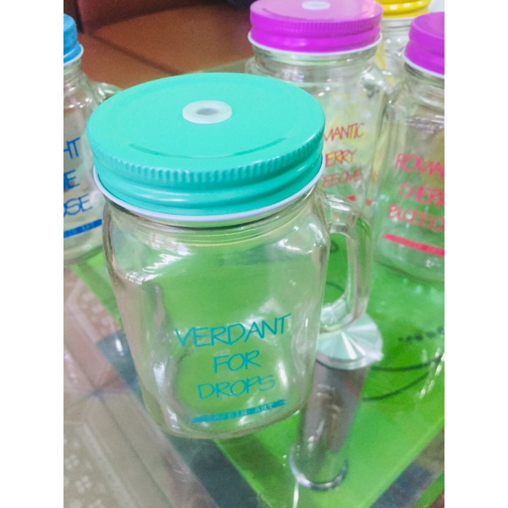 Cốc thủy tinh nắp màu có ống hút quai cầm tiện dụng | BigBuy360 - bigbuy360.vn