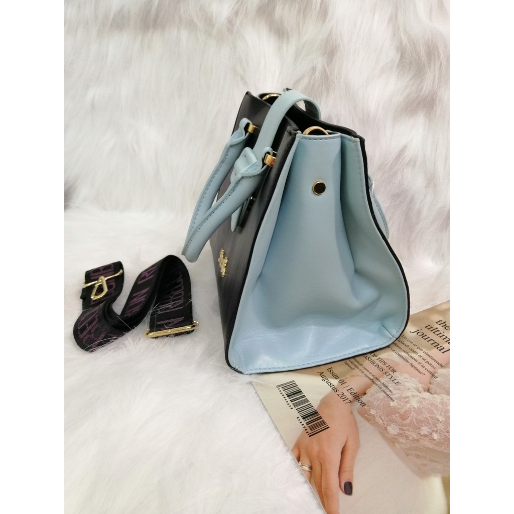 Túi cầm tay vuông màu xanh biển phối đen PU. #RebeccaBonbon chó Bull Nhật Bản