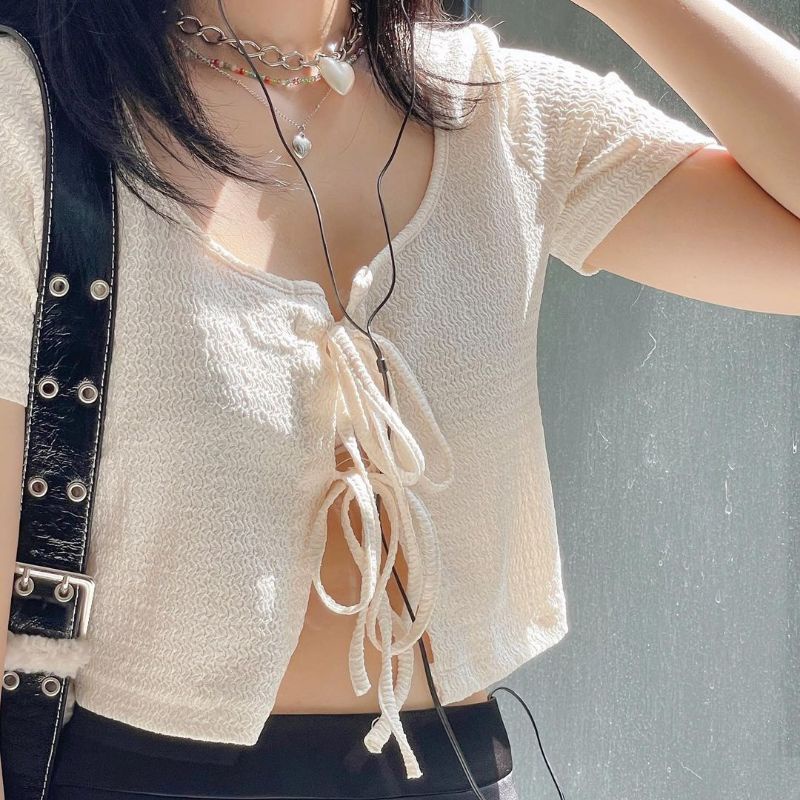 Michel Cardigan buộc nơ cổ ngắn tay.