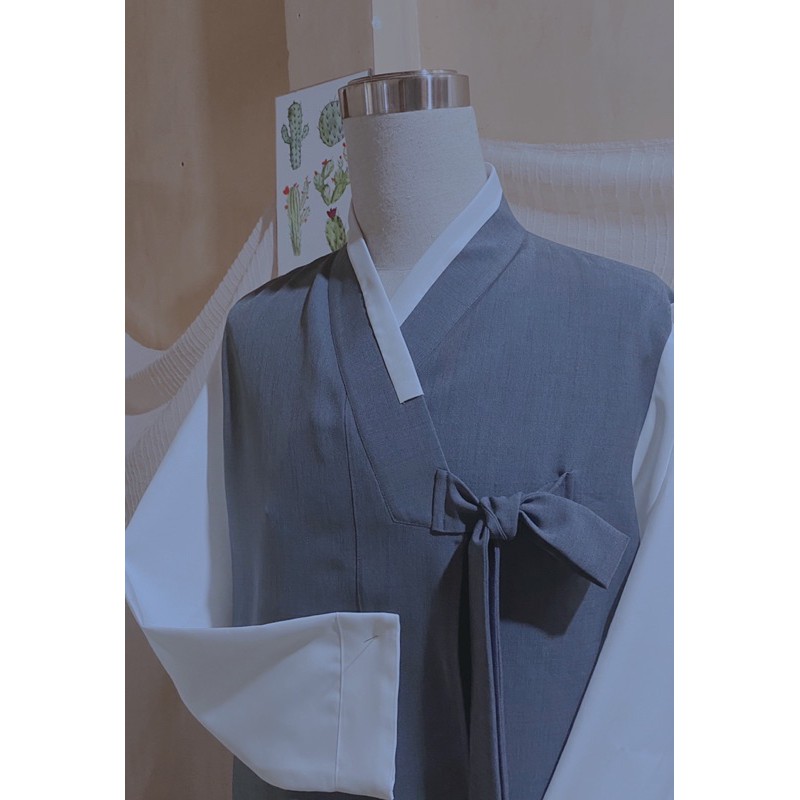 Hanbok nam xám trắng cách tân