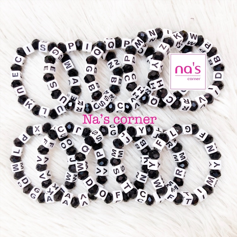 Vòng tay chữ hạt nhựa đủ màu dây cước thun