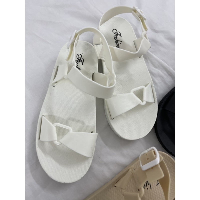 Sandal nữ quai ngang cao su dẻo chống thấm nước D157