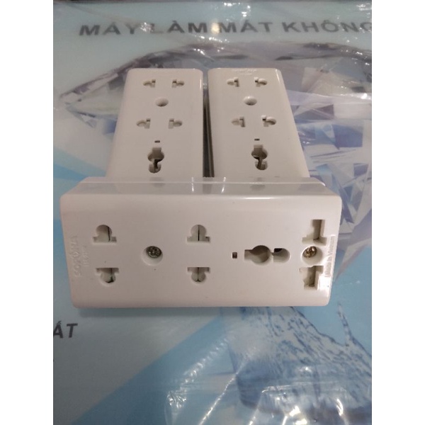 Ổ cắm Sopoka E15N 3 cửa có nắp che an toàn. bảo hành 24 tháng 1 đổi 1