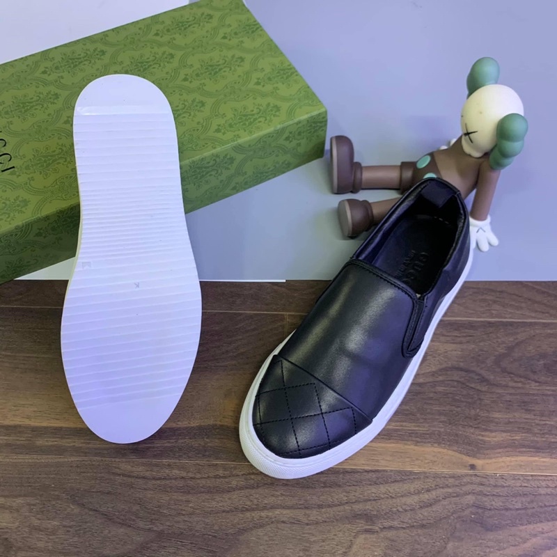 Giầy nam slip on đế trắng hoạ tiết đơn giản thời trang giới trẻ, Giầy sục đơn giản dễ phối đồ btshop từ 38 đến 42.
