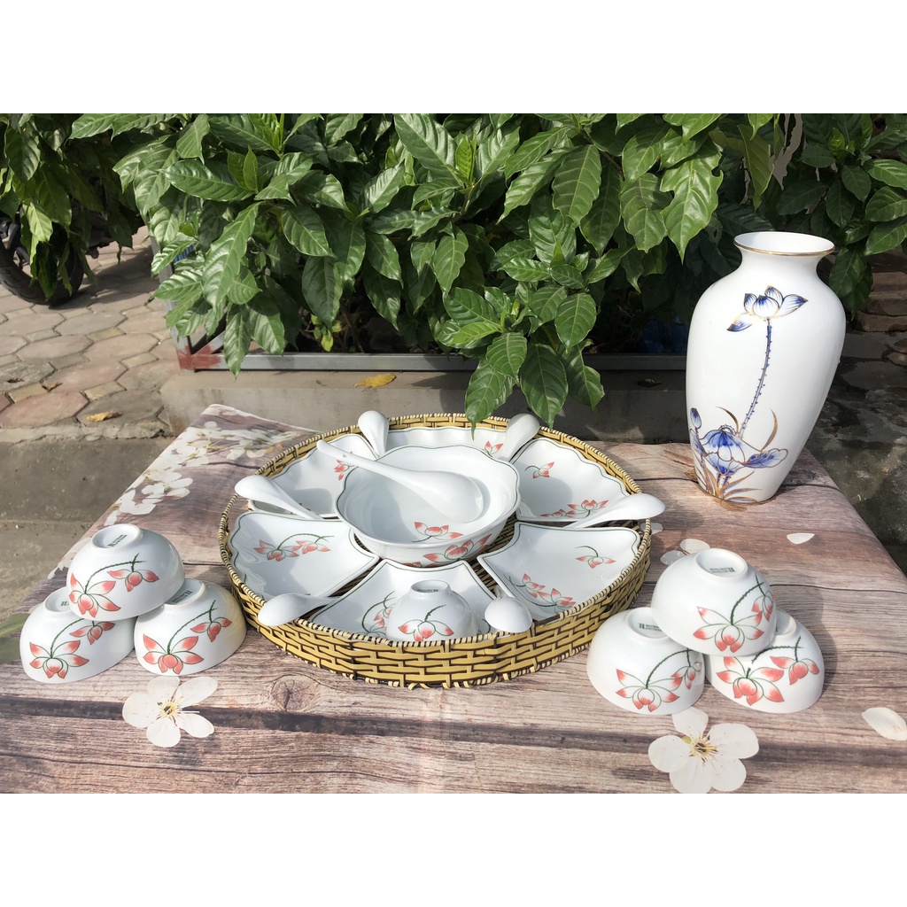 Set bát đĩa muỗng sứ trắng hình mặt trời cánh lượn vẽ hoa sen - Gốm Bát Tràng