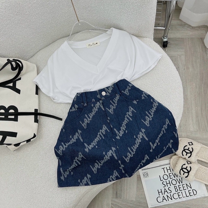 SET PULL TRẮNG CỔ TIM CHÂN VÁY JEAN CHỮ