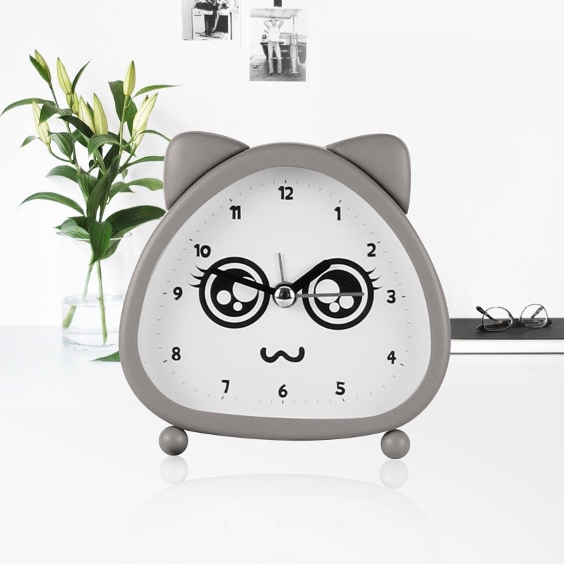 Đồng Hồ Báo Thức Hình Tam Giác Bằng Kim Loại Thiết Kế Đơn Giản Dễ Thương Cho Bé