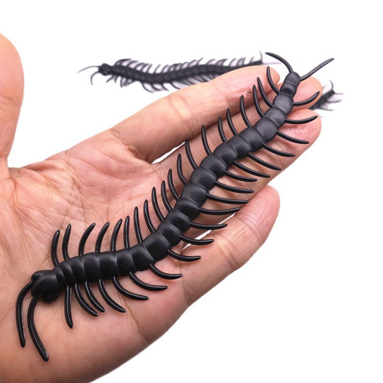 1 CON RẾT ĐỎ NÂU TO DÀI dùng để troll chơi khăm,trang trí halloween