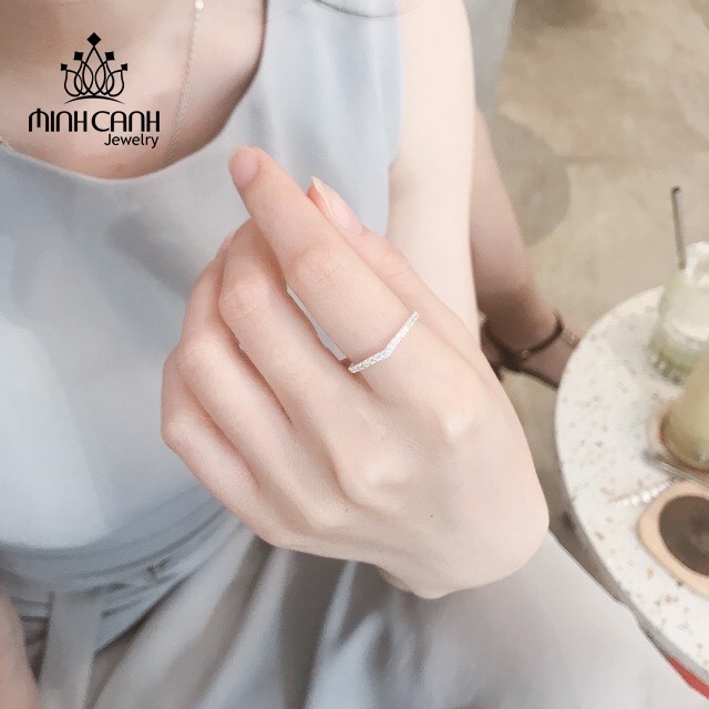 Nhẫn Bạc Minh Canh Jewelry - Chữ V Đính Đá