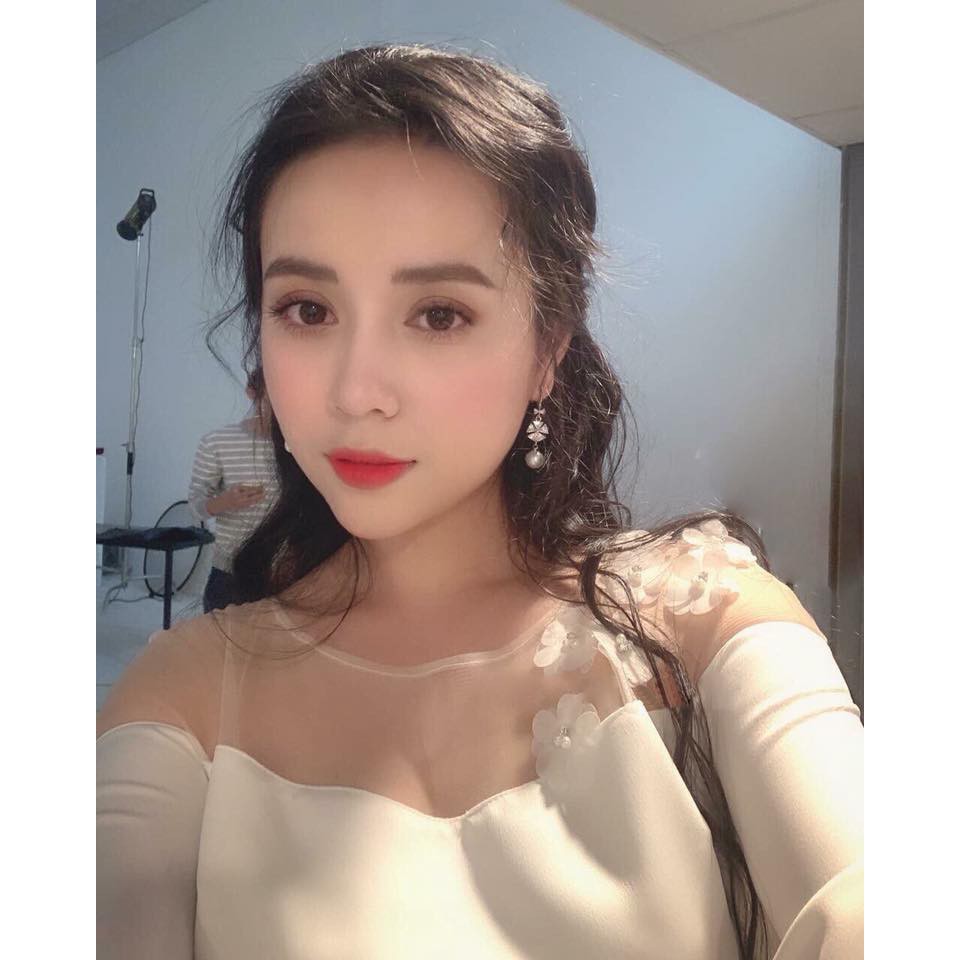 Đầm Dự Tiệc Trắng Tay Lỡ Phối Lưới Đính Hoa Cực Sang Chảnh Julianna Dress | BigBuy360 - bigbuy360.vn