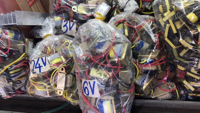 - Biến áp nguồn 3V->24V.