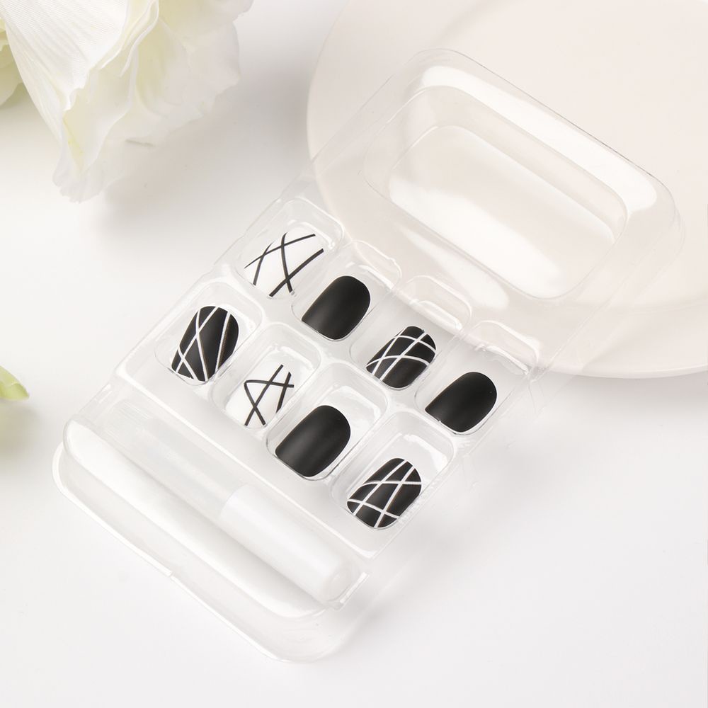 [Hàng mới về] Set 24 móng tay giả dáng ngắn màu trắng đen thời trang cho nữ
