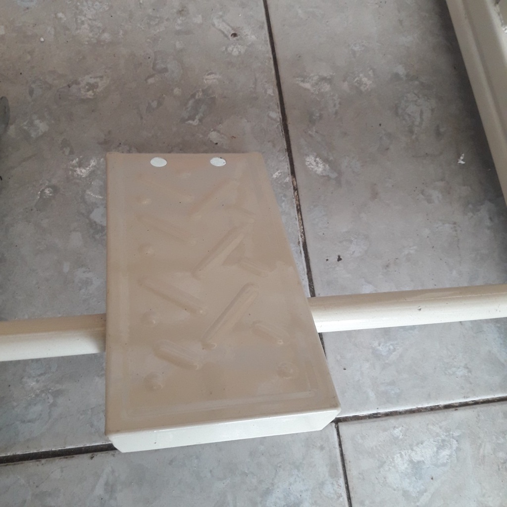 Chân Mặt Bàn Máy Vắt Sổ Công Nghiệp Siruba Đời F