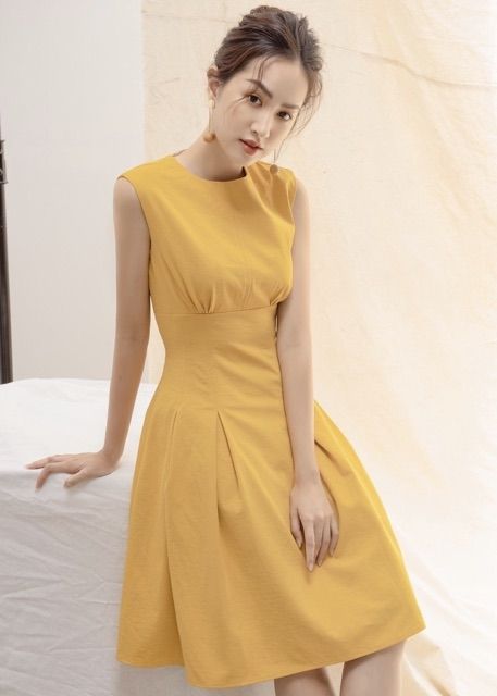Đầm Nữ Vàng Xòe Chít Eo