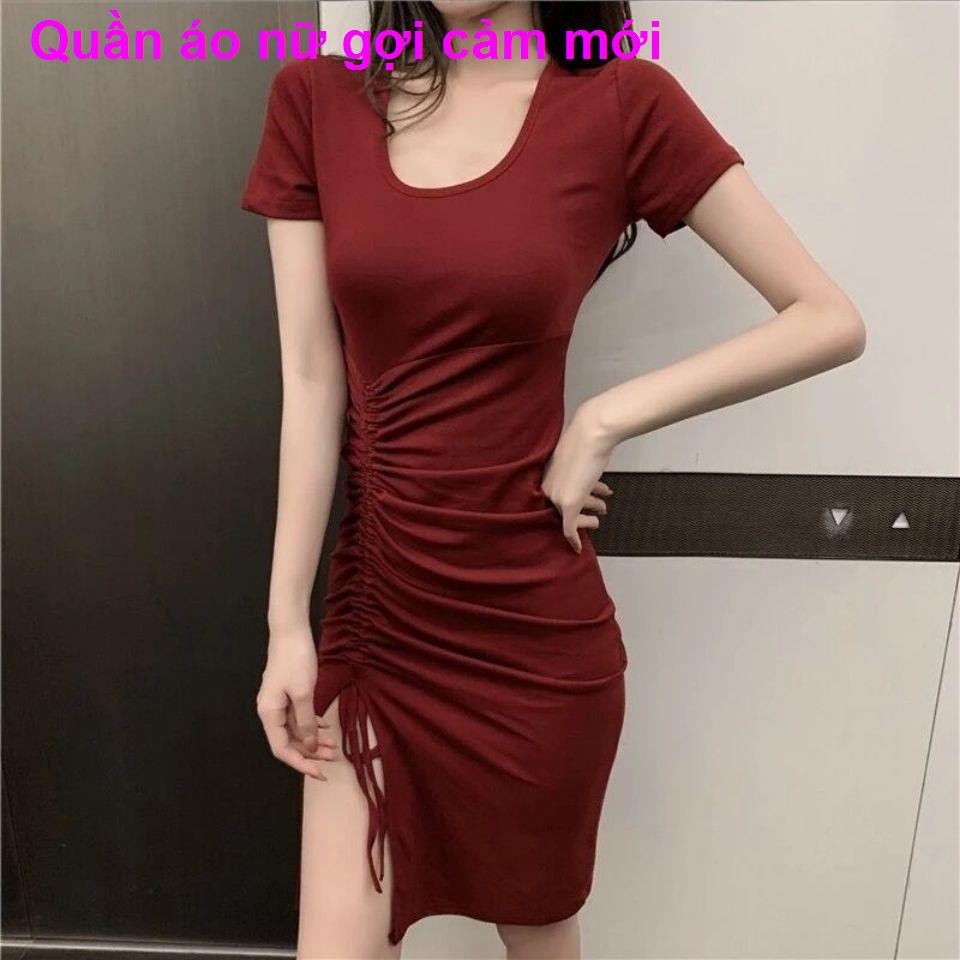 Douyin tính khí của phụ nữ mùa hè mới ngắn tay màu đen váy xẻ sexy là mỏng, cẩn thận máy túi đeo hông [đăng v