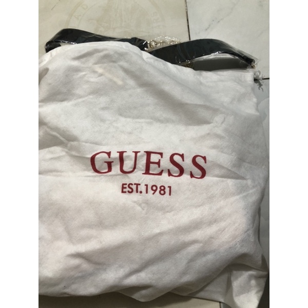 Túi Guess Hồng nhạt.