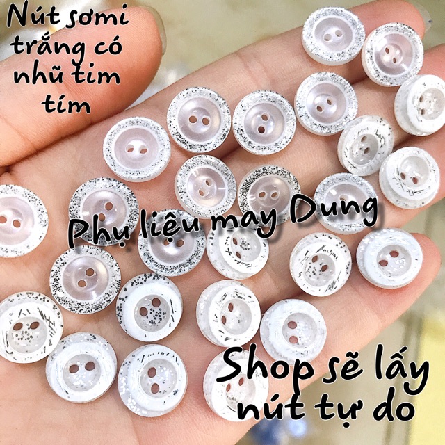 Nút sơmi trắng viền nhũ lấp lánh