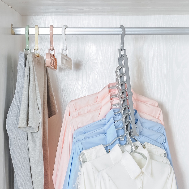 Móc quần áo chất liệu nhựa có 9 lỗ thiết kế xoay vòng tiện dụng