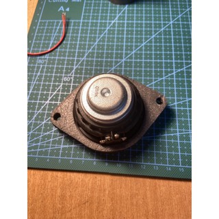loa mid từ neo
