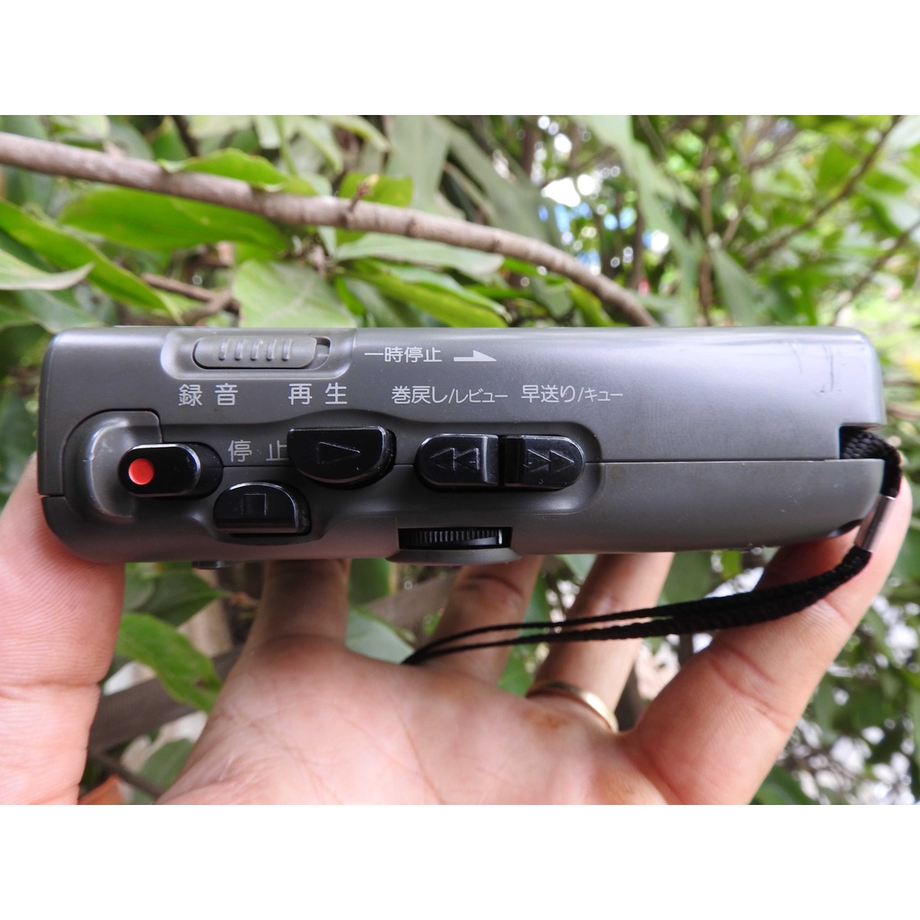 Máy nghe nhạc Cassette Sony TCM-40 có loa ngoài máy còn đẹp kiểu máy đứng cầm đẹp tay