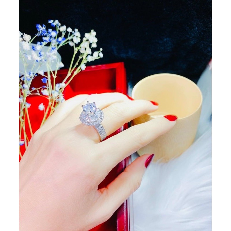 Nhẩn Italy đá bagguet trụ tròn mạ bạch kim