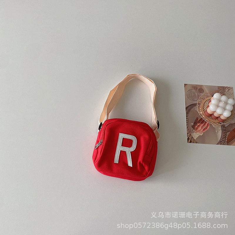 Túi đeo chéo chữ cái cho bé trai bé gái nổi bật  B70-21186