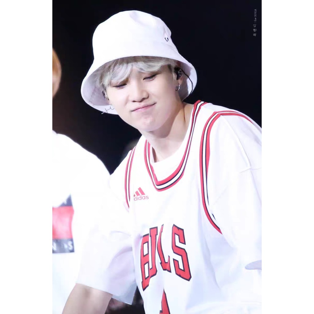 Mũ Bucket Trắng Giống Suga