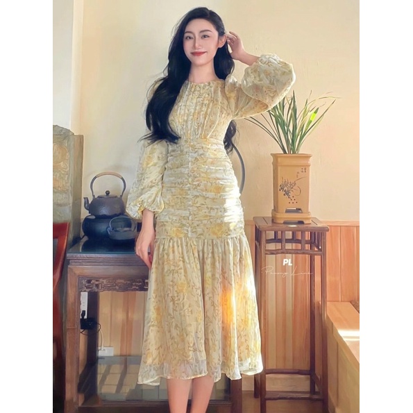 VÁY/ĐẦM TƠ HOA VÀNG CỔ TRÒN DÀI TAY DÁNG DÀI ĐUÔI CÁ ĐIỆU ĐÀ NỮ TÍNH