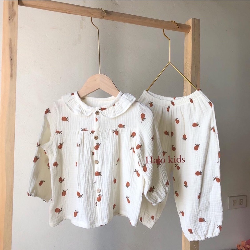 Bộ dài tay cổ bèo cho bé gái chất liệu xô muslin