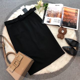 CHÂN VÁY BÚT CHÌ KÈM BELT