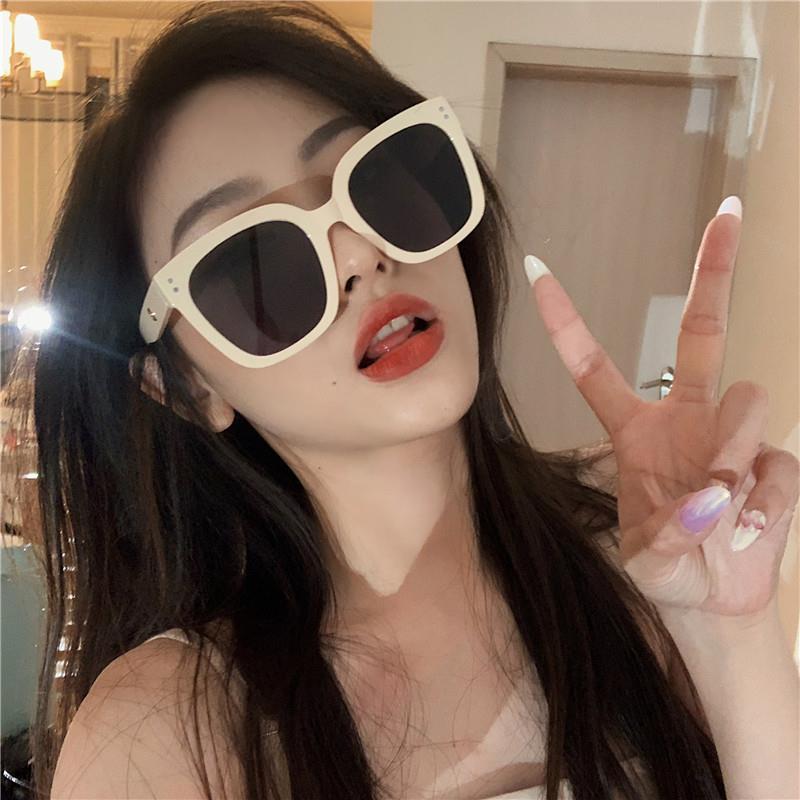 Beige frame square fashion sunglasses