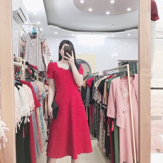 váy xoè cổ vuông